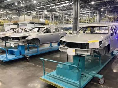 首款電動(dòng)車天津工廠下線,國能汽車布局新能源產(chǎn)業(yè)生態(tài)鏈_鳳凰網(wǎng)汽車_鳳凰網(wǎng)